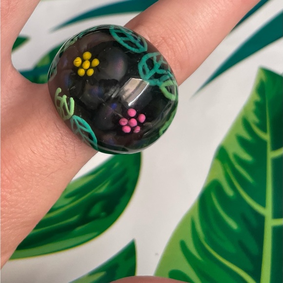 Vintage Lucite Statement Ring - Picture 2 of 5